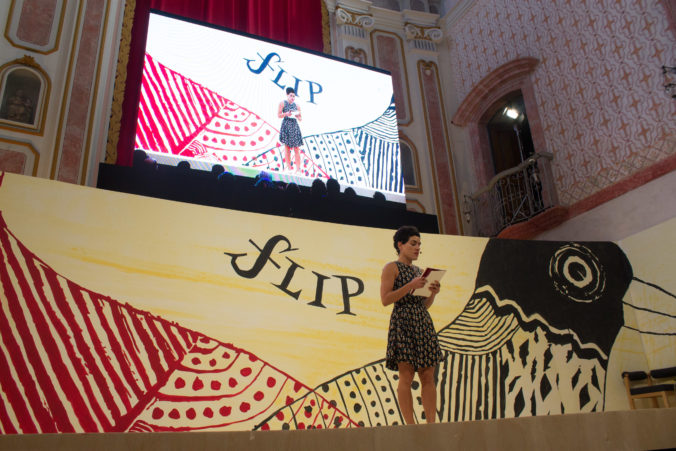 Adelaide Ivánova, poetisa recifense, durante a abertura da mesa 13 da FLIP 2017. Foto: Flavio Sucesso